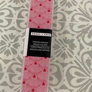 Sassy + chic makeup brush holder